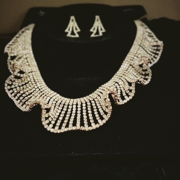 Ruffled Rhinestone Necklace and Earring Set - Picture 3 of 5